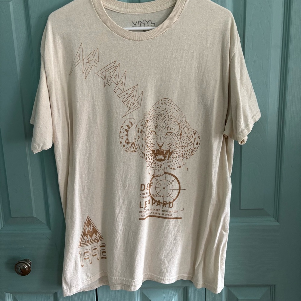Def Leppard Band Graphic Tee Cream Men’s Medium